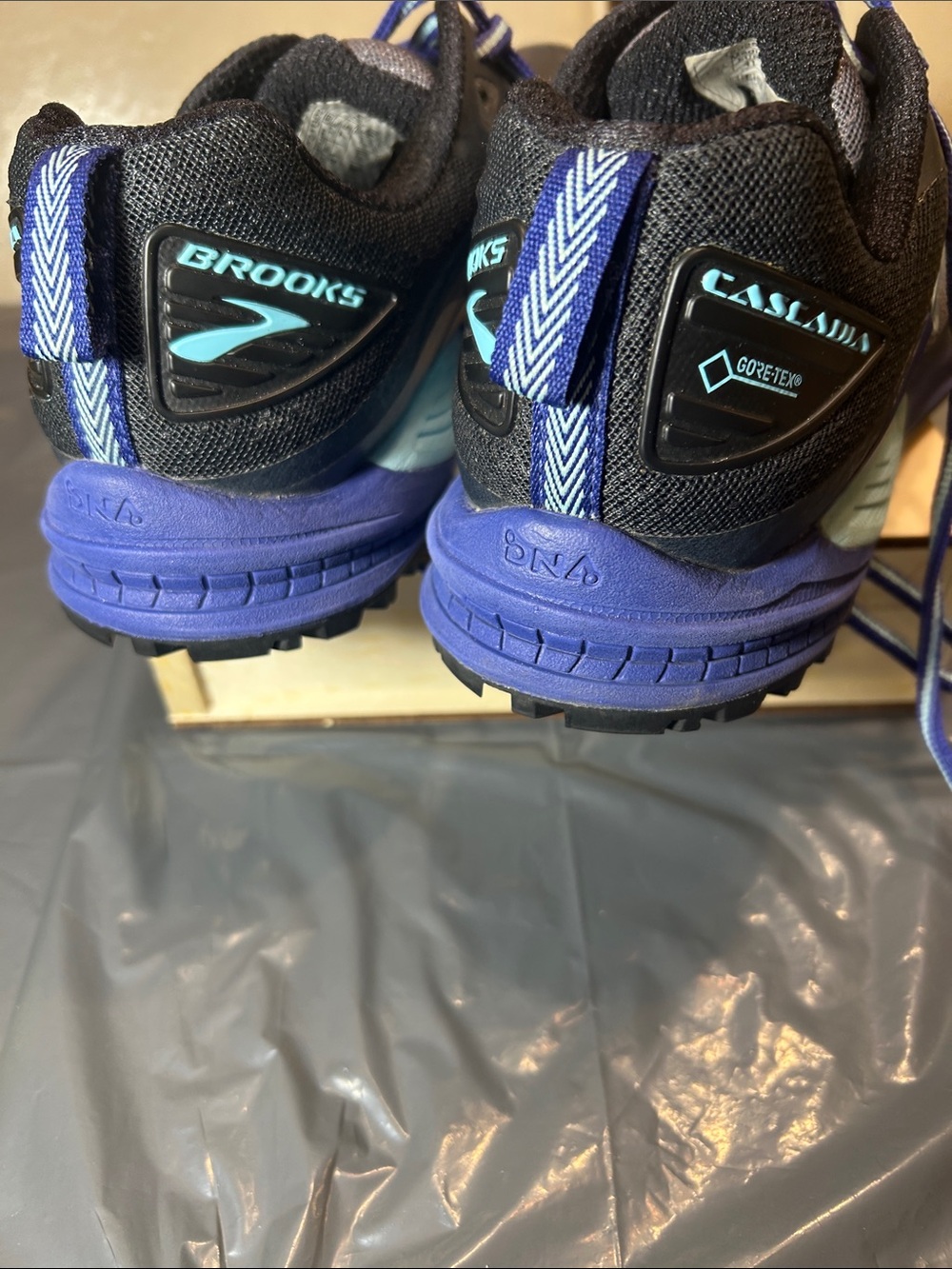 Brooks Women's Cascadia 12 Trail Athletic running Shoes Med(B) Size: 9.5 - Picture 2 of 7
